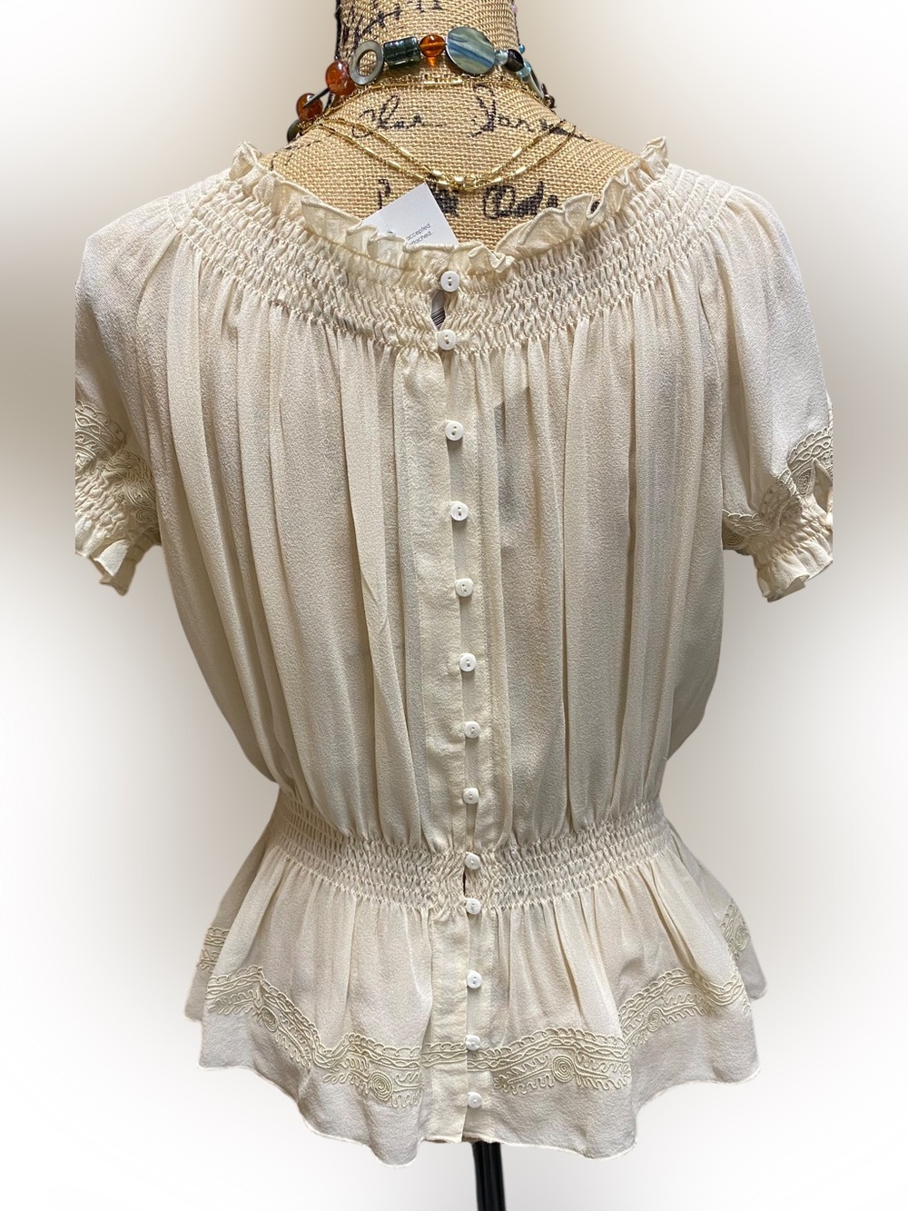 Joie Women's Delicate Cream Embroidered Peasant Top EUC Small Runs Big